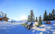 Schlittenfahren bzw. Rodeln im Winterurlaub © Martin Huber