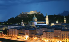 Stadt Salzburg bei Nacht